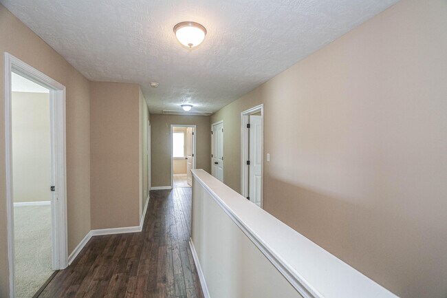 Building Photo - 1315 York Dr