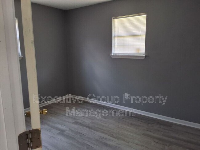 Building Photo - 206 Diecks Dr