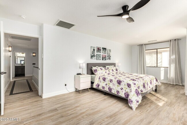 Building Photo - 3726 W Villa Linda Dr