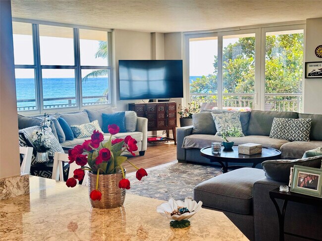 Building Photo - 1147 Hillsboro Mile