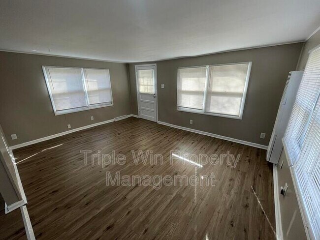 Building Photo - 360 Shepley Dr