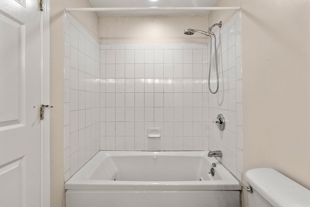 Building Photo - 1216 Vfw Pky