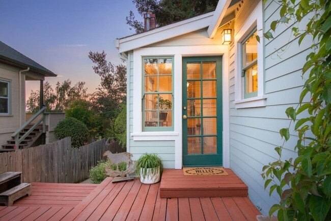 Building Photo - 114 Fairbanks St