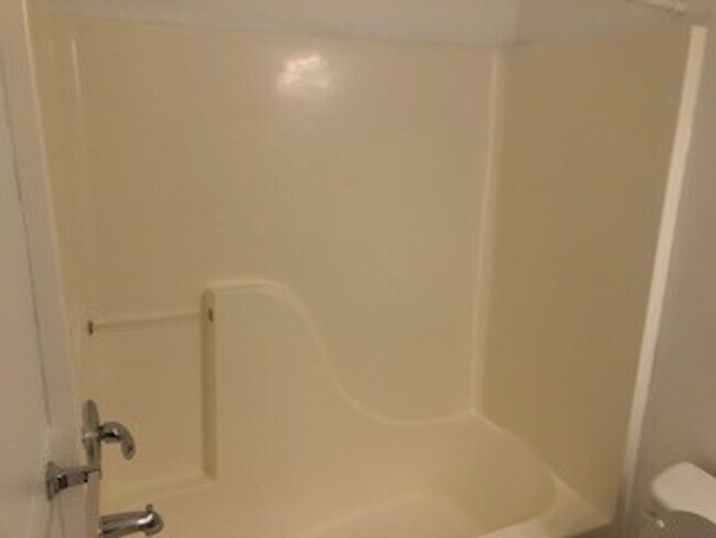 Building Photo - Three Bedroom Home in Albany