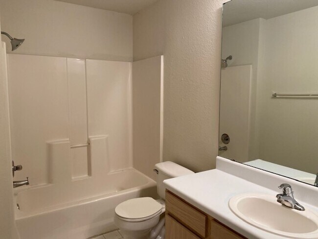 Building Photo - Spacious 1st Floor 2 Bed, 2 Bath Condo with New Carpet | Gated Community Near Universal Studios!