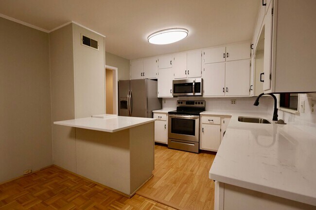 Building Photo - 536 Edgecrest Cir