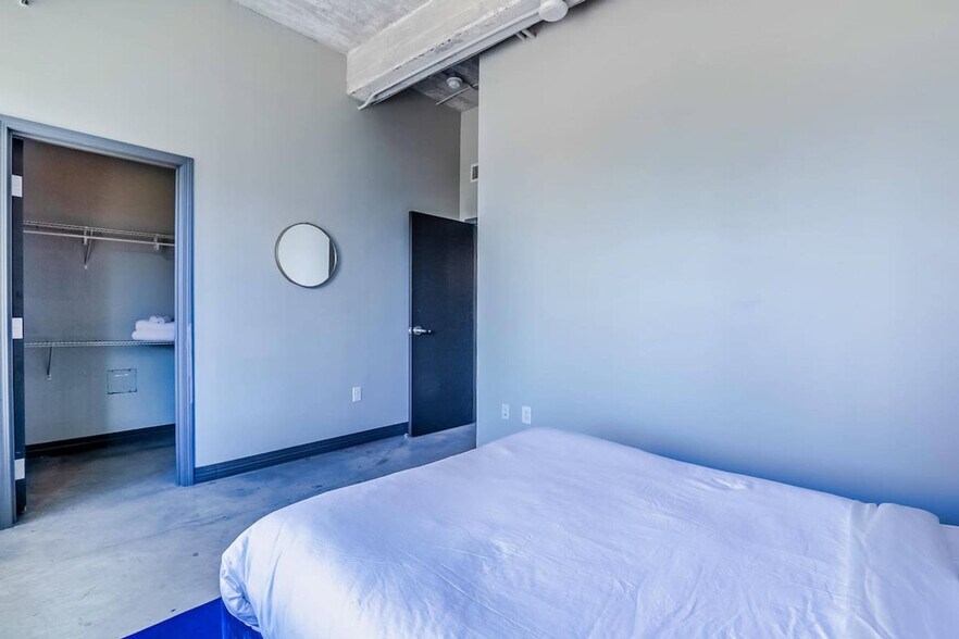 Building Photo - 500 S Ervay St