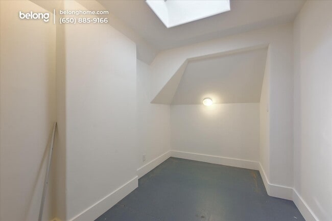 Building Photo - 420 9th Ave