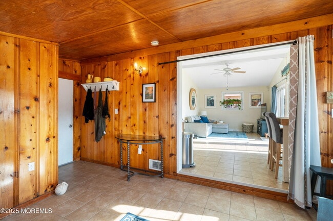 Building Photo - 825 Leeward Dr