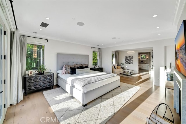 Building Photo - 2037 Delphine Ln