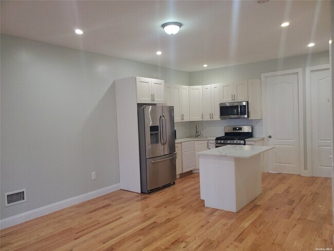 Building Photo - 366 Montauk Ave.