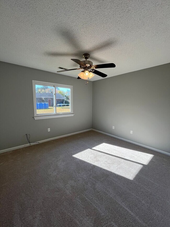 Building Photo - Charming Renovated 4 Bedroom Home