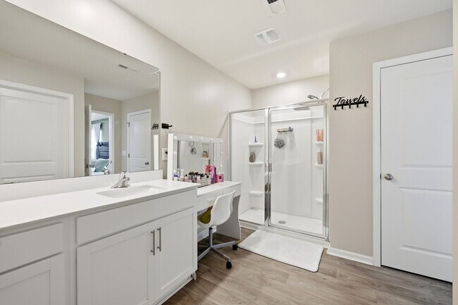 Building Photo - 1160 Fowler Dr