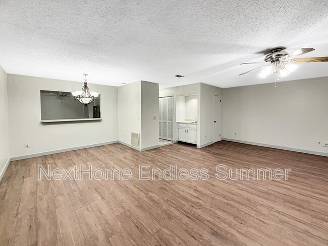 Building Photo - 10879 Cabbage Pond Ct