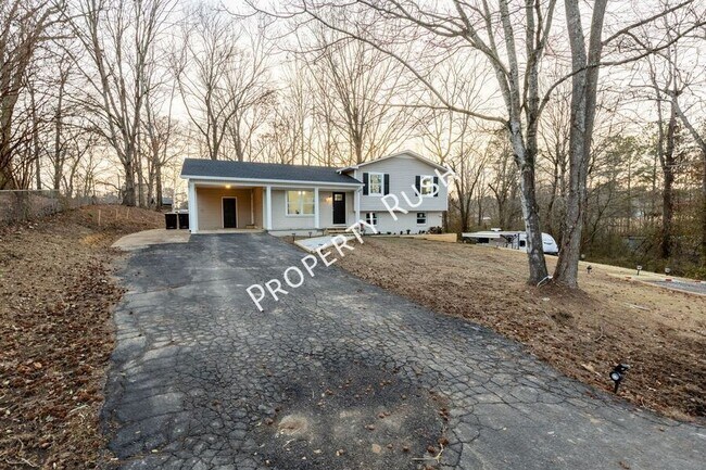 Building Photo - 2290 Malibu Dr SE