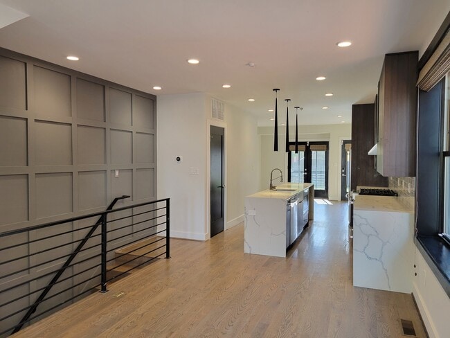 Building Photo - 724 Taylor St NW