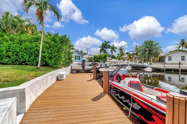 Building Photo - 4450 NE 23rd Ave