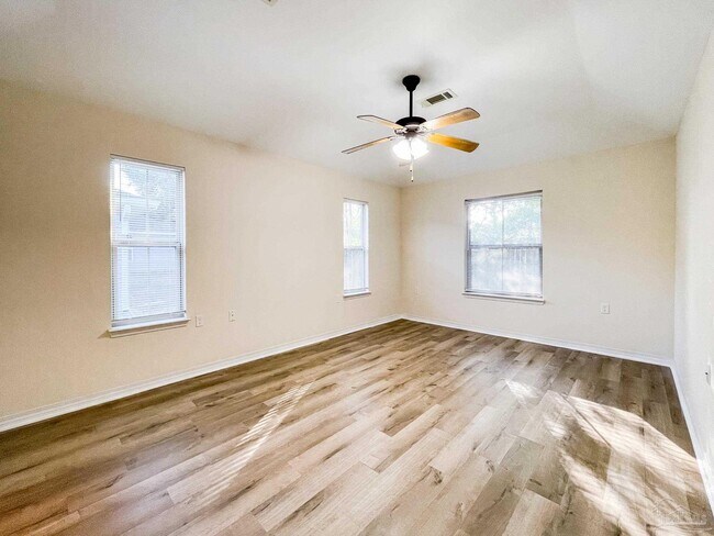 Building Photo - 5853 Bilek Dr