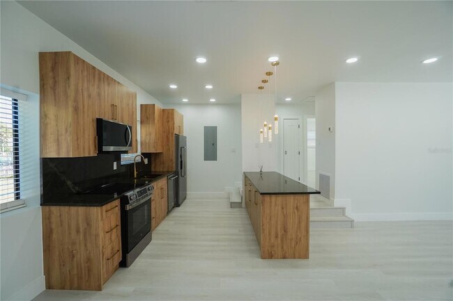 Building Photo - 6821 Marius Rd