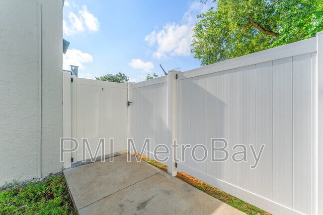 Building Photo - 4009 E Bird St
