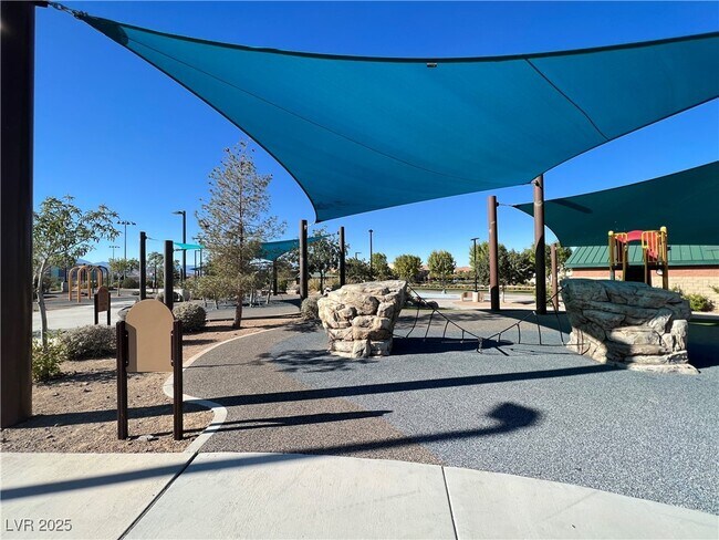 Building Photo - 2117 Thames View St