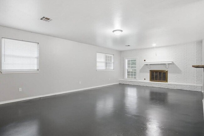 Building Photo - 3717 N Eagle Ln