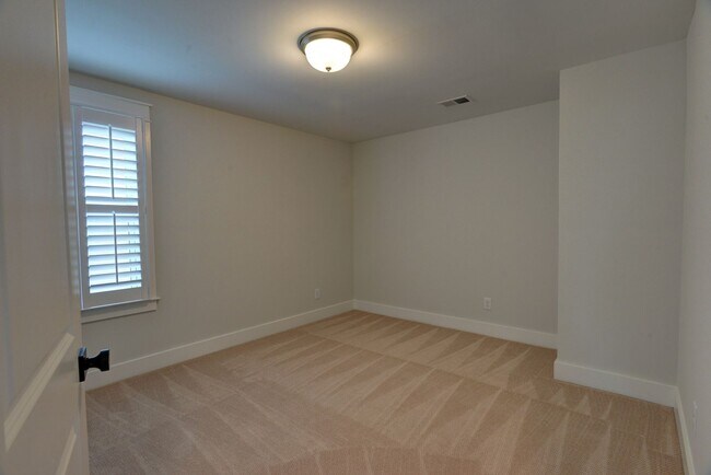 Building Photo - 4 Bedroom 3.5 Bath House in Twin Lakes - J...