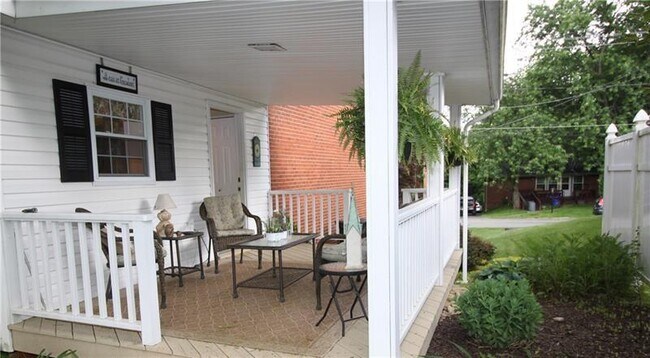 Building Photo - 3753 Evergreen Dr