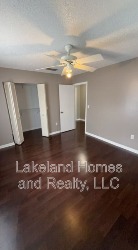 Building Photo - 5608 Lake Fox Cir