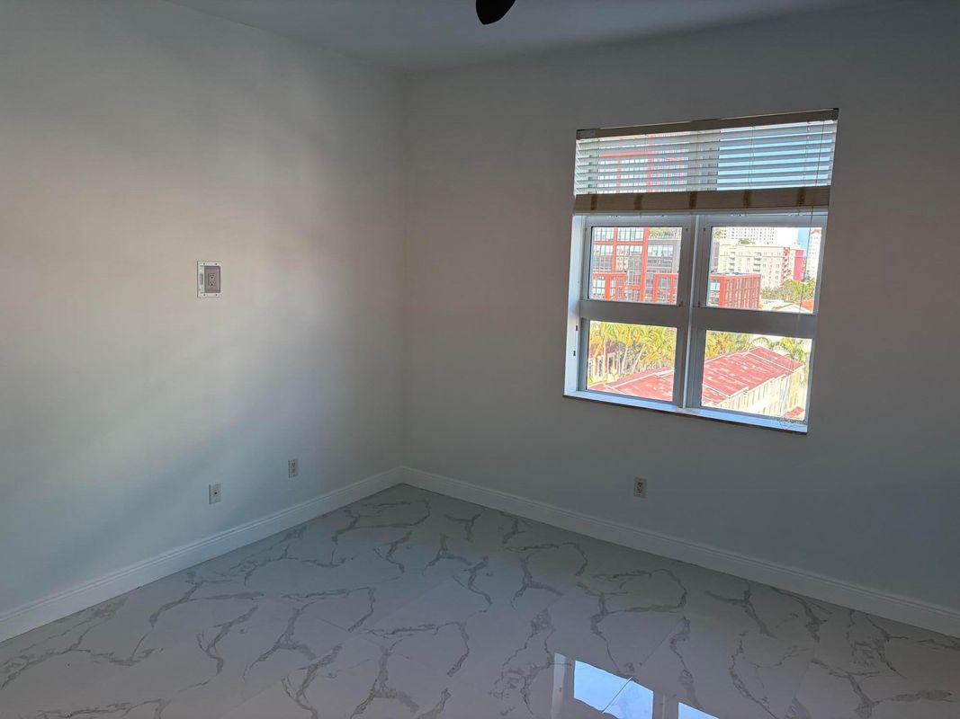 Building Photo - 403 S Sapodilla Ave