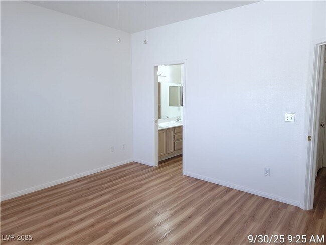 Building Photo - 6014 Vegas Dr