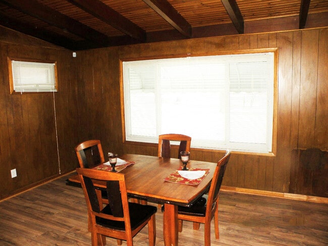 Building Photo - 4 Bedroom Bungalow for Rent! Euclid, Ohio