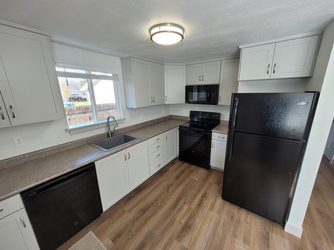 Building Photo - 247 W 200 N