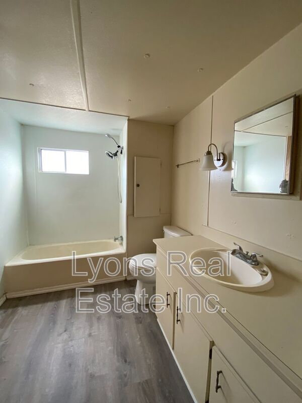 Building Photo - 2203 Cantor Ln