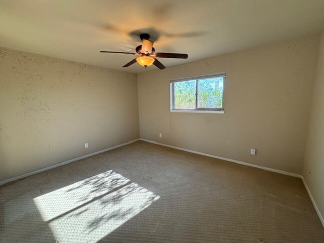 Building Photo - 3 Bedroom - 2 Bath Pool Home on the Golf Course