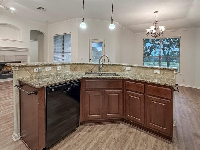Building Photo - 11032 River Plantation Dr