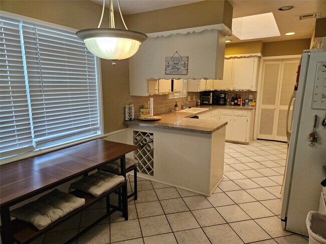 Building Photo - 9231 Stroud Dr