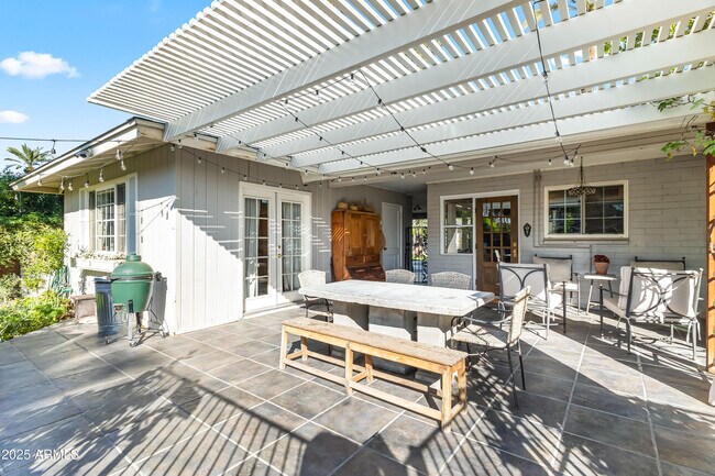 Building Photo - 4631 E Pinchot Ave