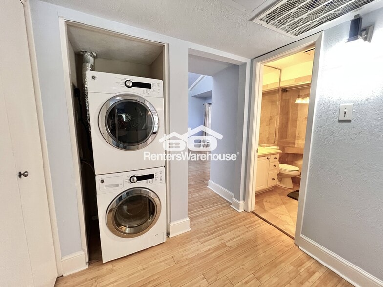 Building Photo - 5928 Sandhurst Ln