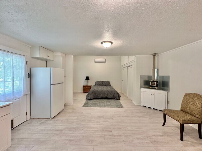 Building Photo - Tour Today! Spacious Country Retreat on 6+...