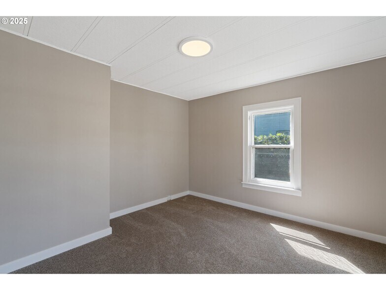 Building Photo - 5324 SE Flavel St