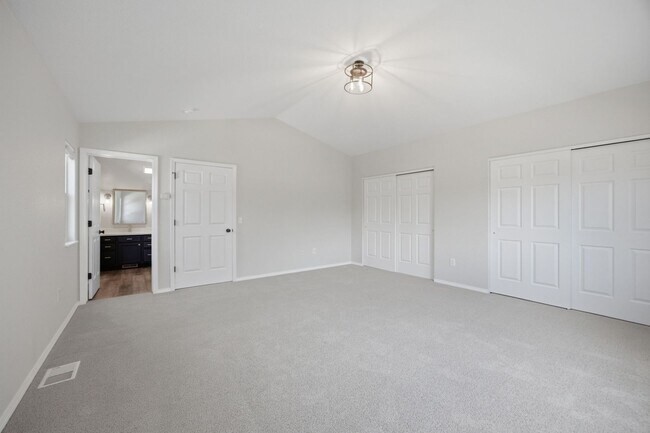 Building Photo - 2704 Stratford Ln