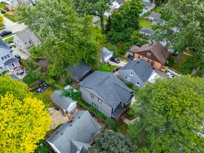 Building Photo - 718 N Alexander Ave