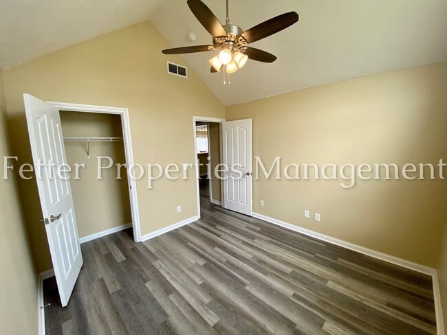 Building Photo - Gorgeous 3 Bedroom Newburgh Home!