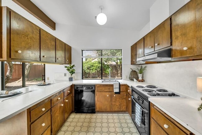 Building Photo - Affordable 2bed/2bath in South Woodland