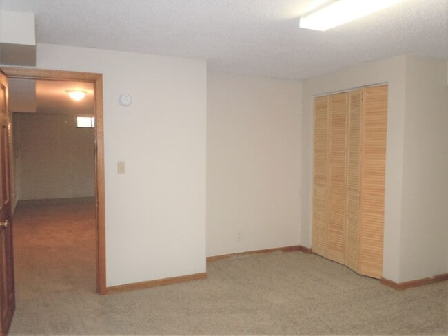 Building Photo - 3-4 Bedroom Executive Home on 5 Acres has 4 Baths and a 3 Car Garage!!