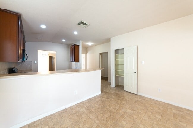 Building Photo - 26419 Marble Falls Bend