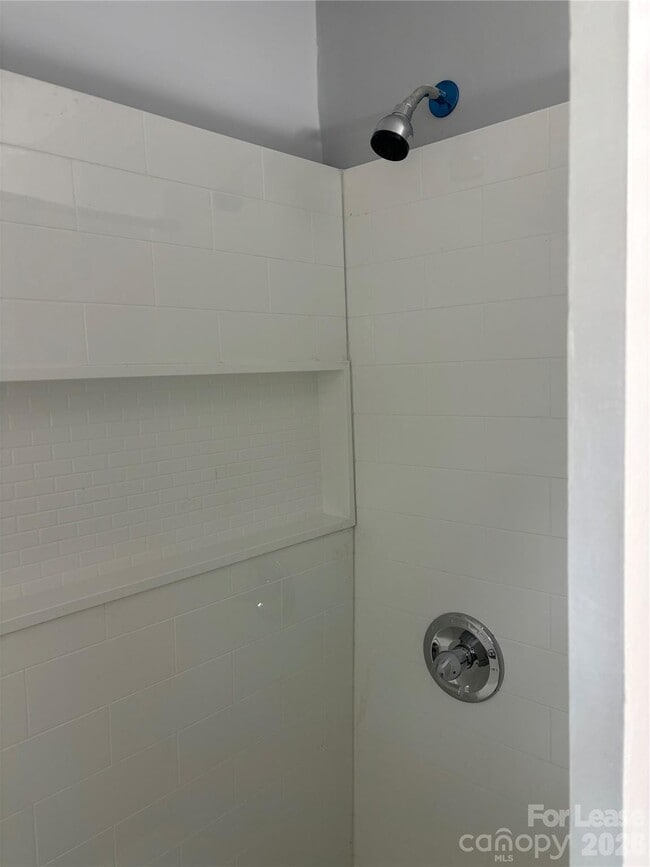 Building Photo - 6225 Branch Hill Cir