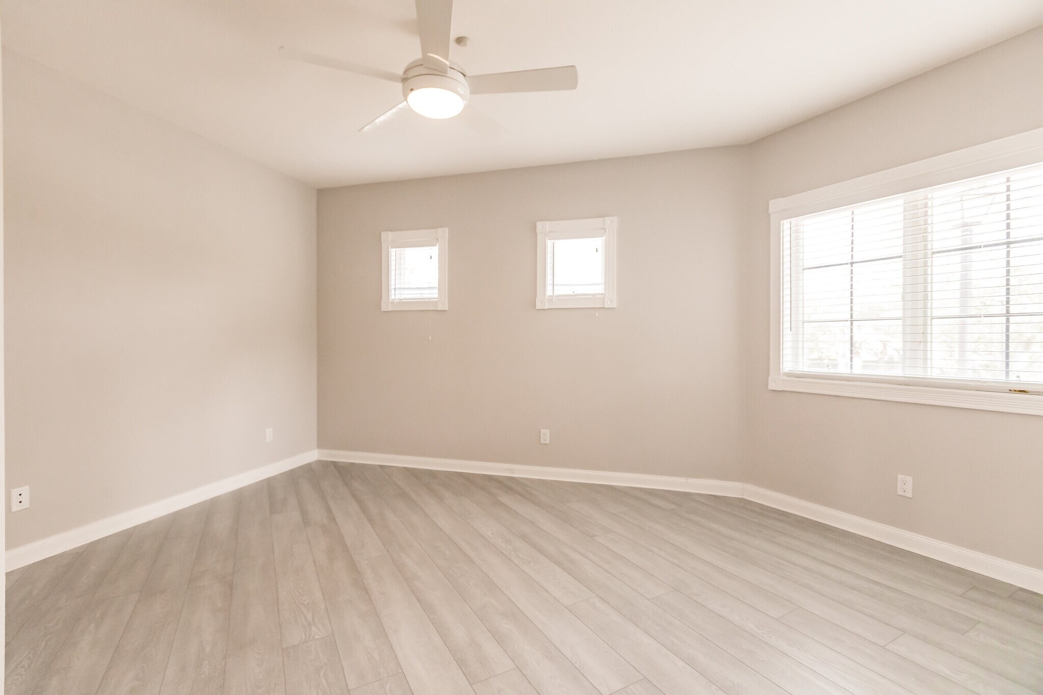 Building Photo - 3150 Village Walk Cir
