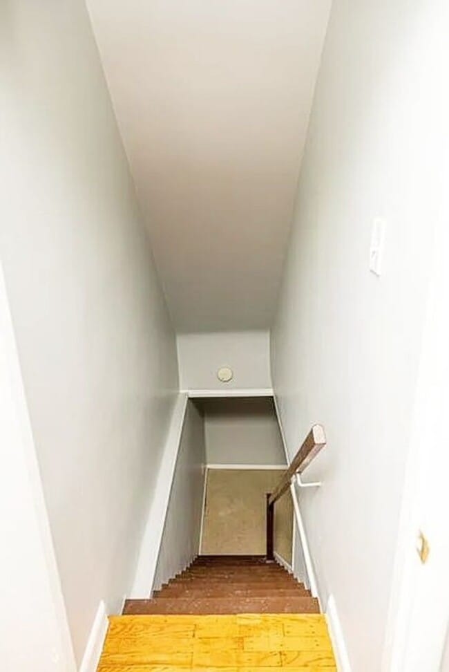 Building Photo - Stunning 3-Bedroom Townhome with One-Car Garage! Available NOW!